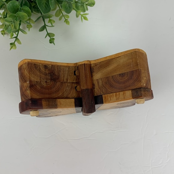 Handcrafted wooden butterfly box - Picture 6 of 15